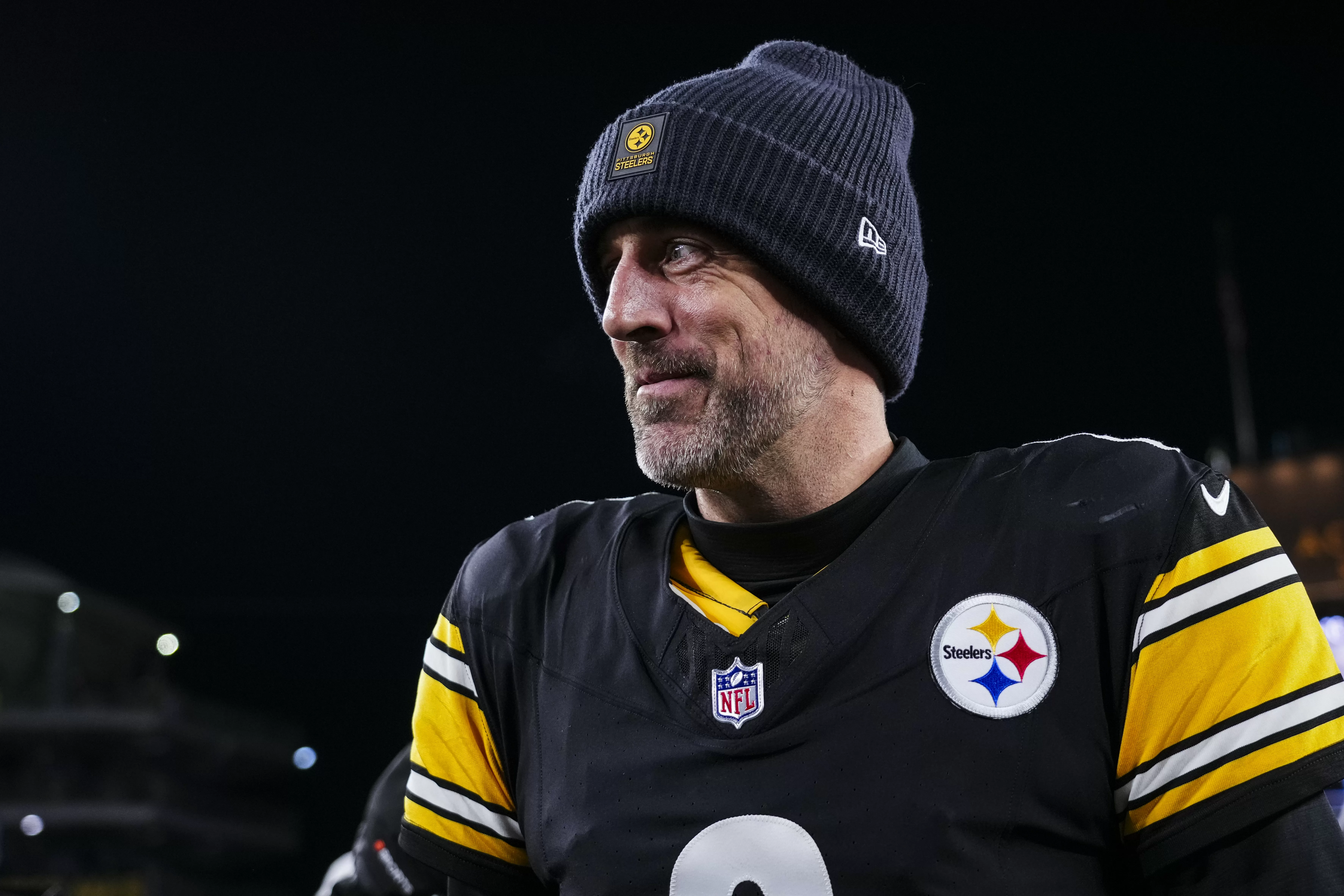 NFL Insider Tears Into Aaron Rodgers for Being Bad Friend